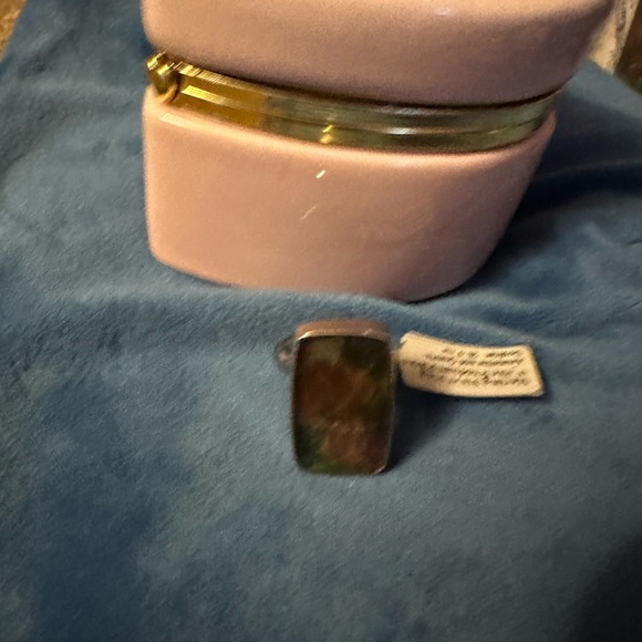 Ammolite and quartz doublet Gemstone Ring.  Comes with heart shaped box - Picture 6 of 12